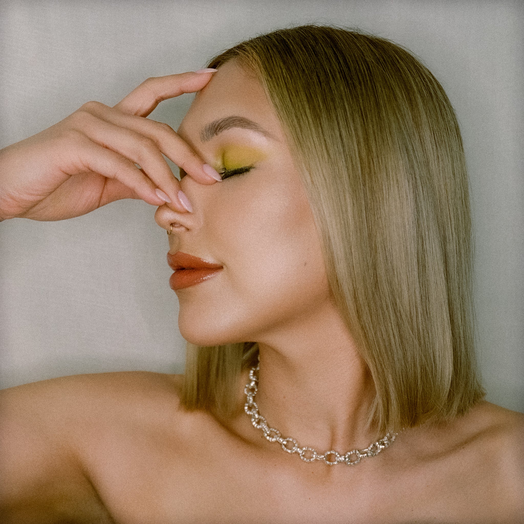 Albino Wheel Bug Chain