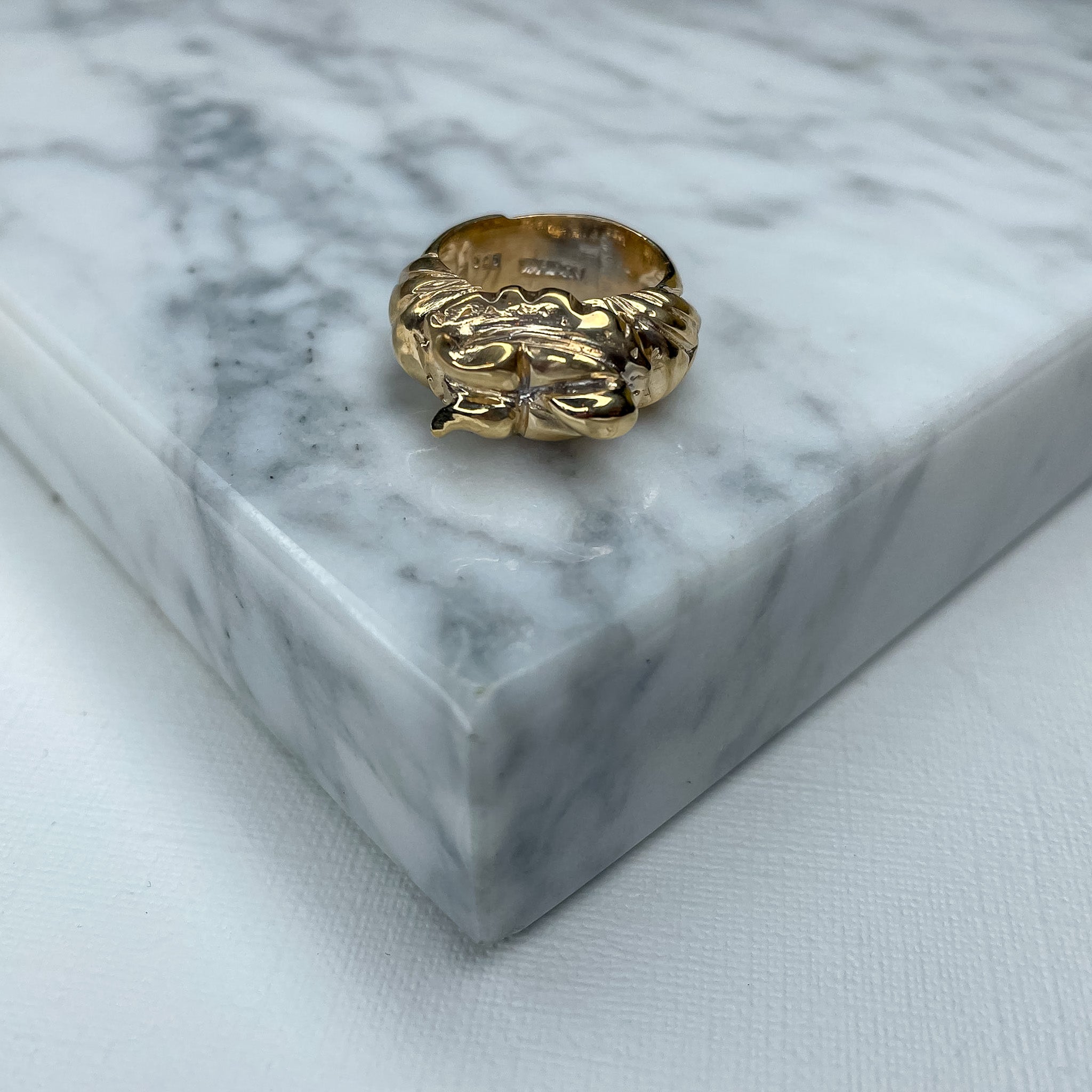 THE GOLDEN MORNING STROLL BUG