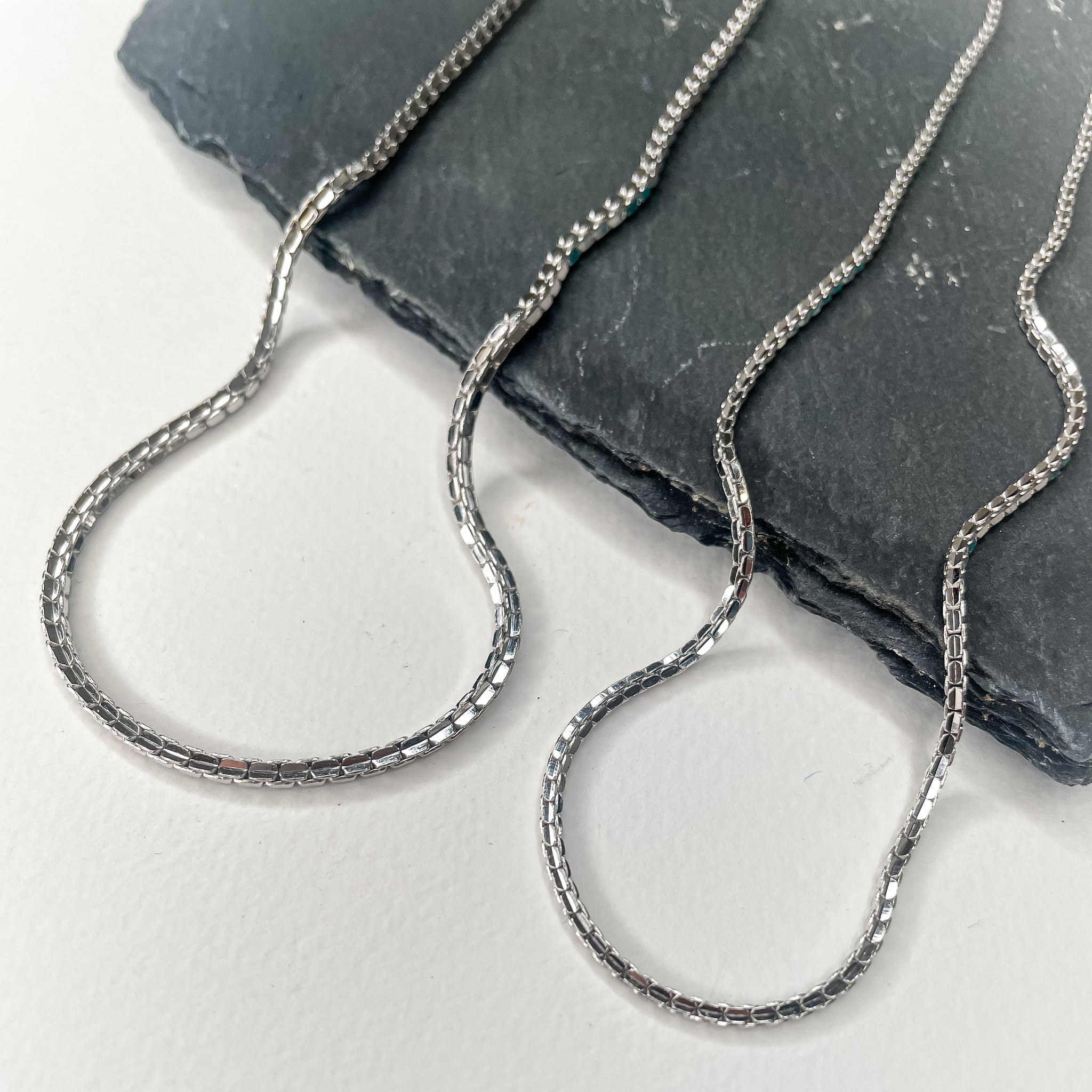 Inverted box chain necklace
