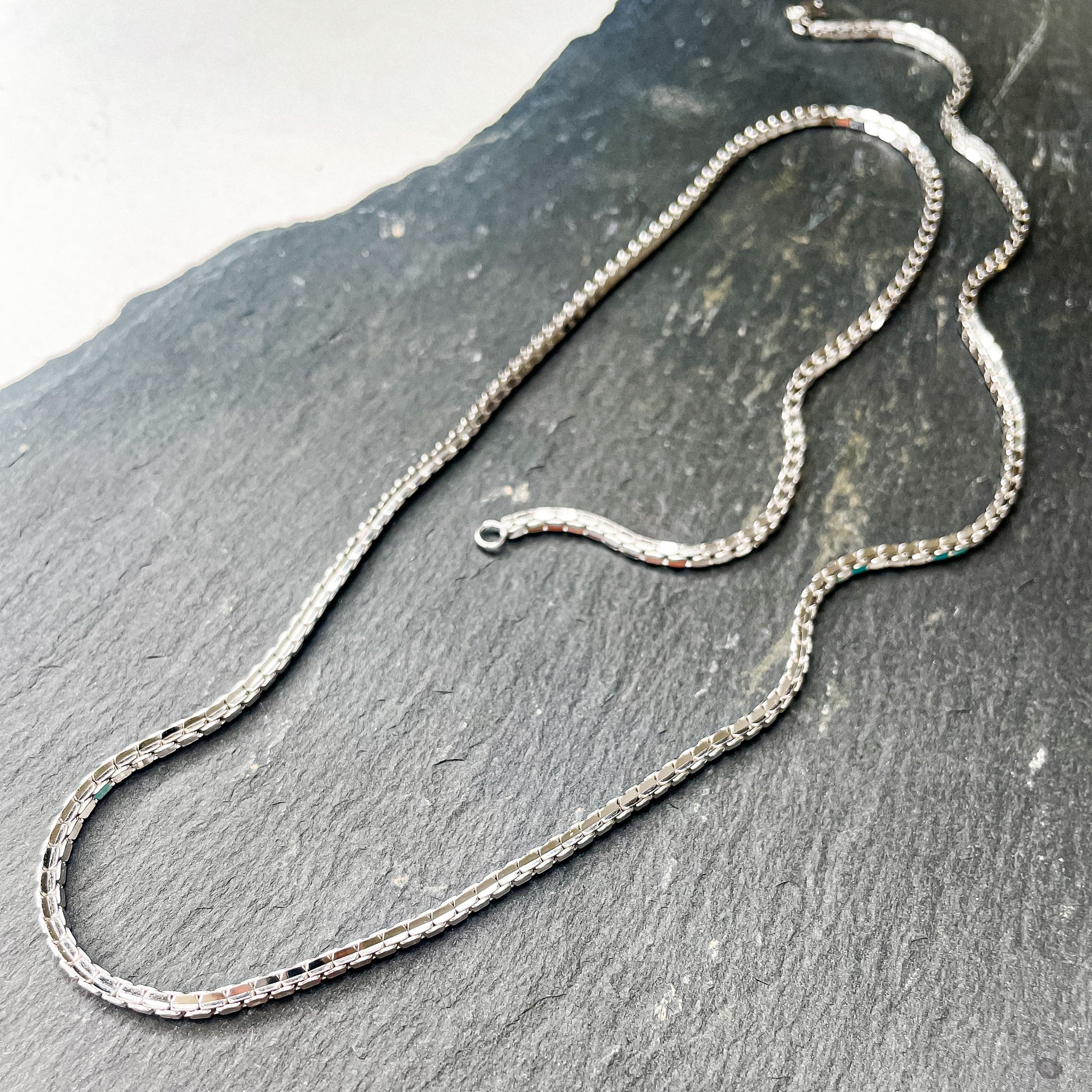 Inverted box chain necklace