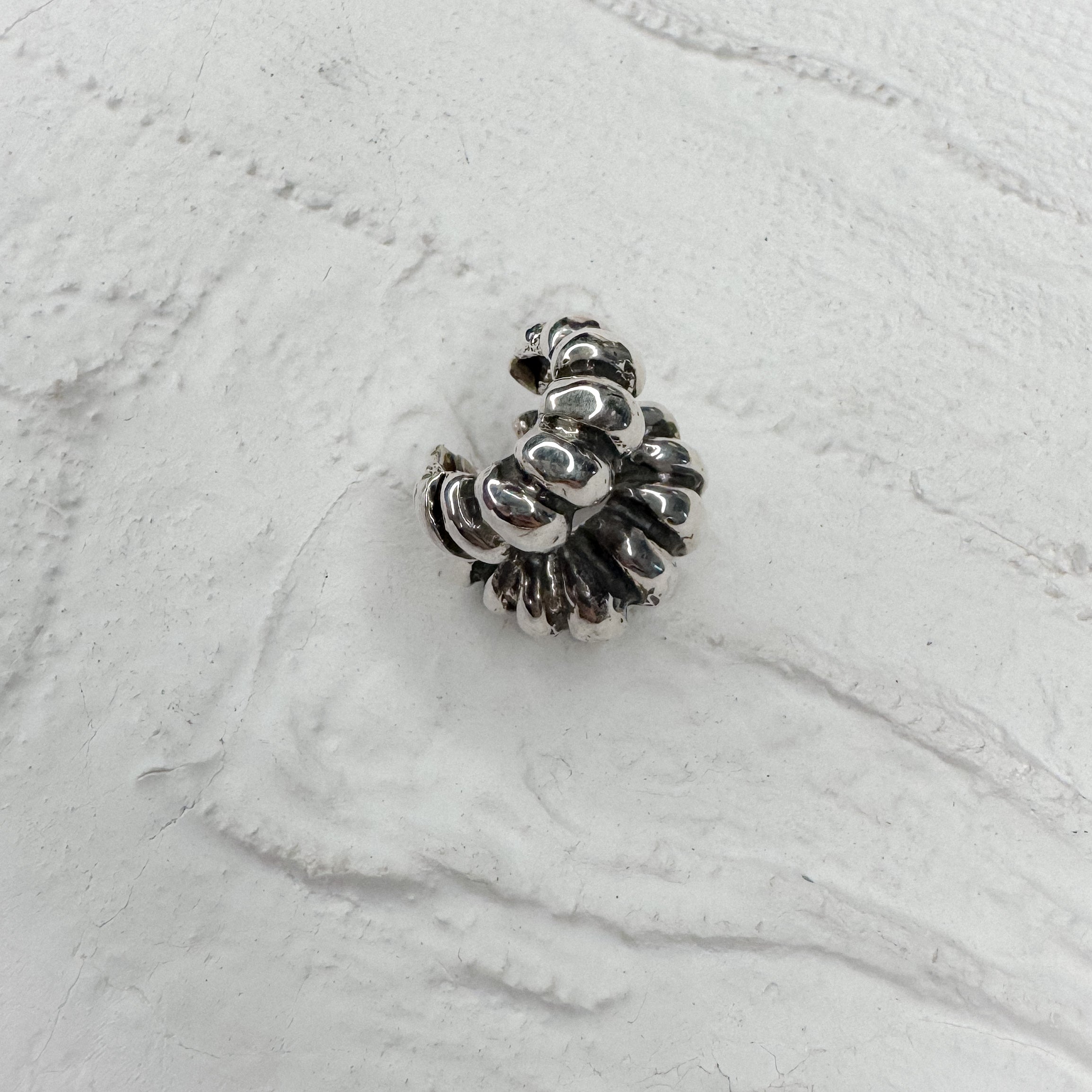 SWALLOWTAIL EAR CUFF