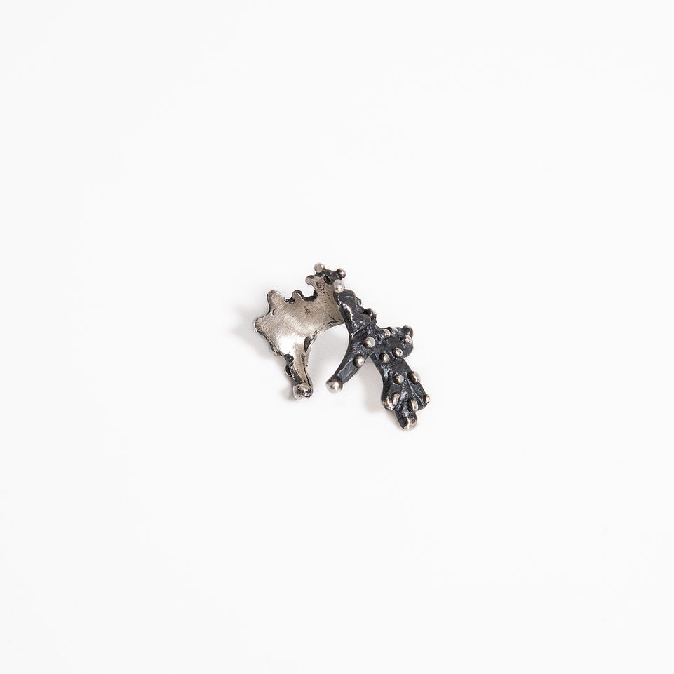 THE FLOWER MANTIS BUG EAR CUFF