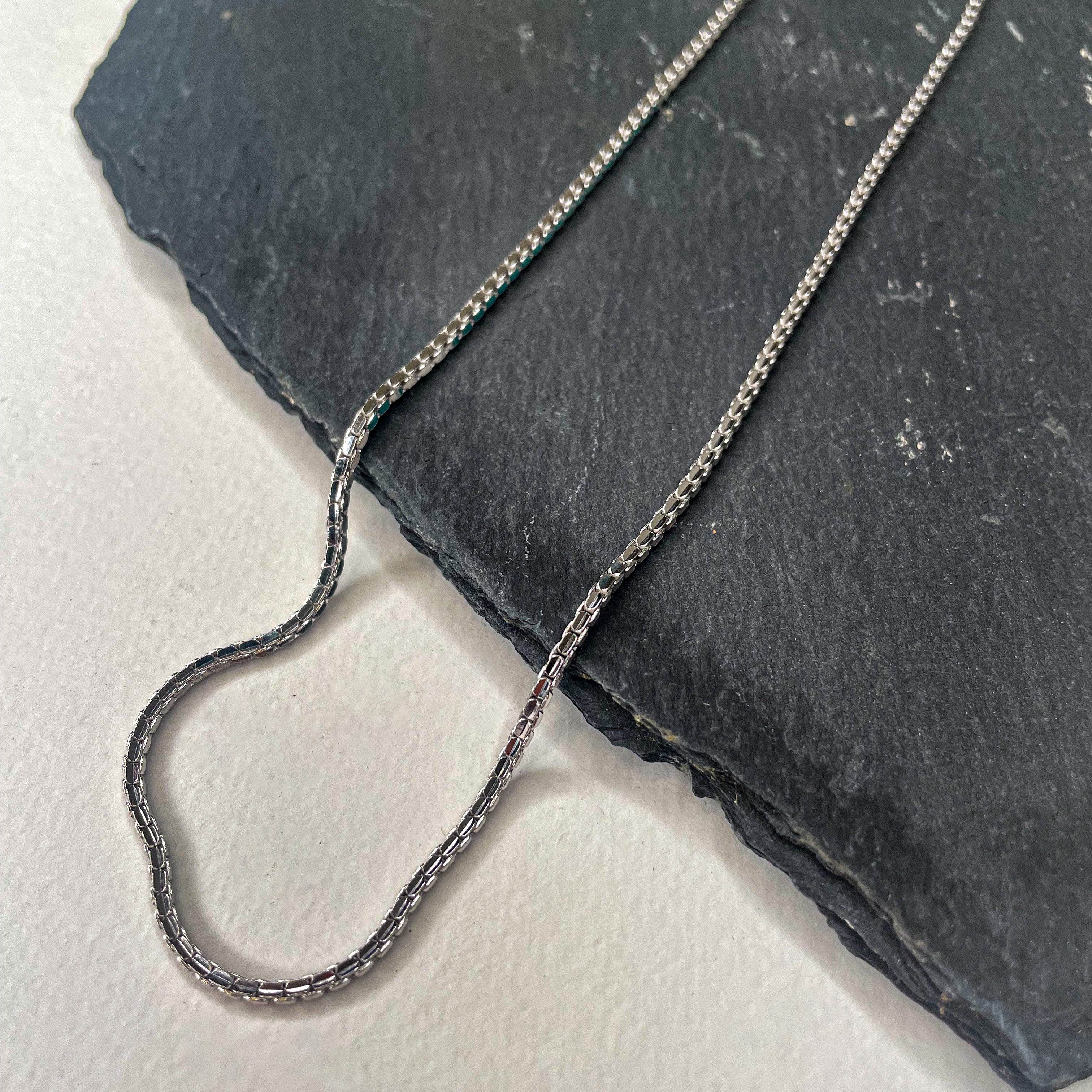 Inverted box chain necklace