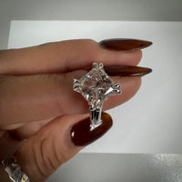 Princess-Cut Engagement Ring in Platinum