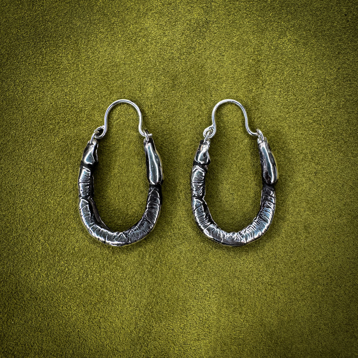Larva Hoops