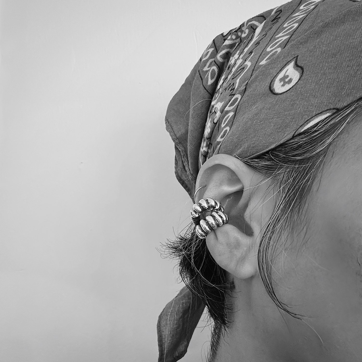 SWALLOWTAIL EAR CUFF