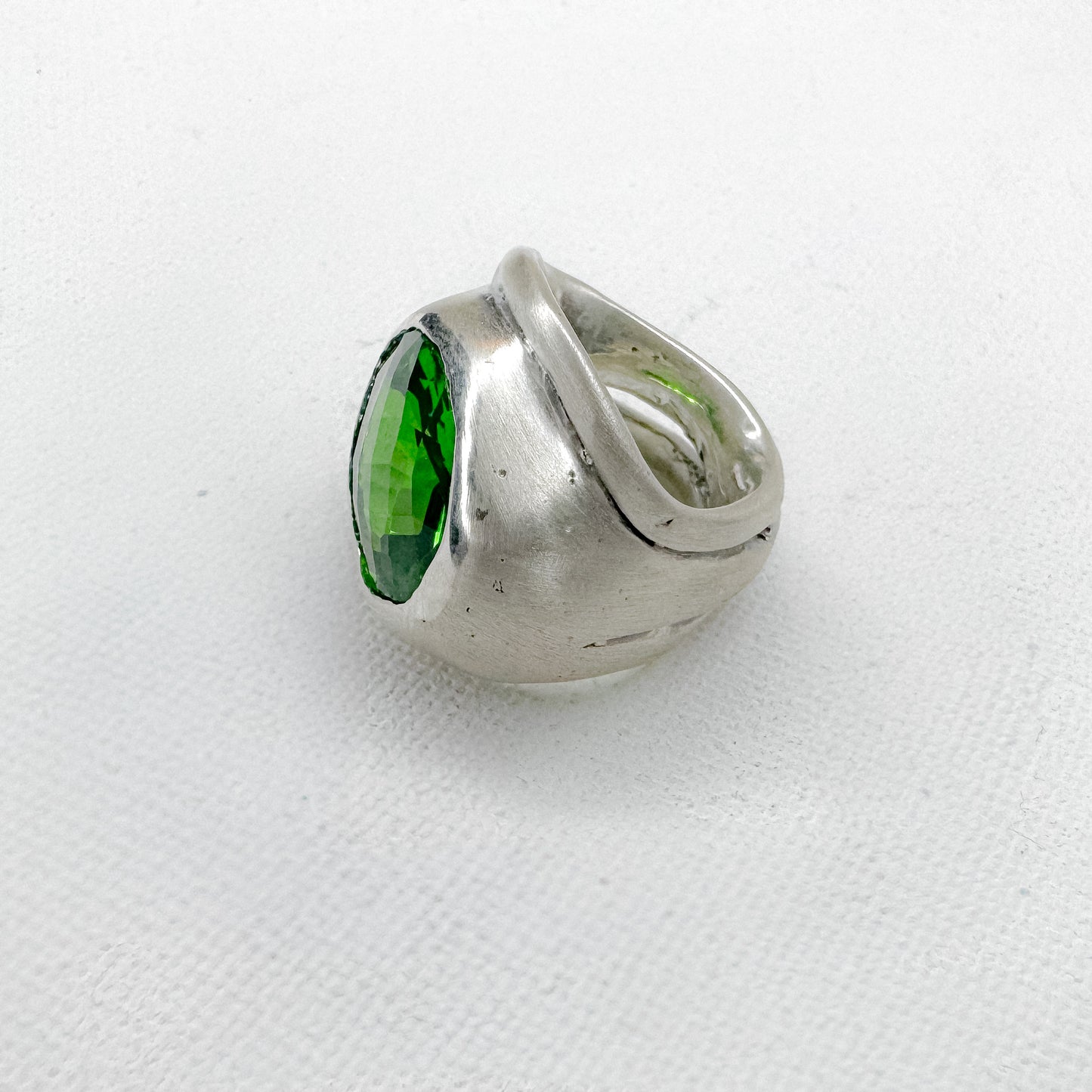The big Apple Ring