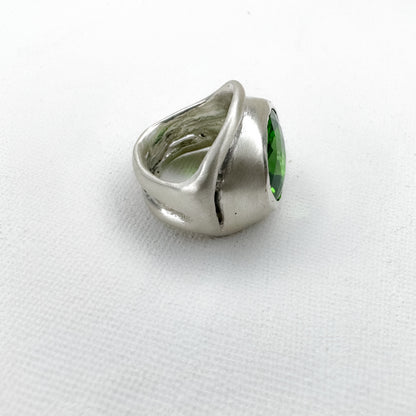 The big Apple Ring