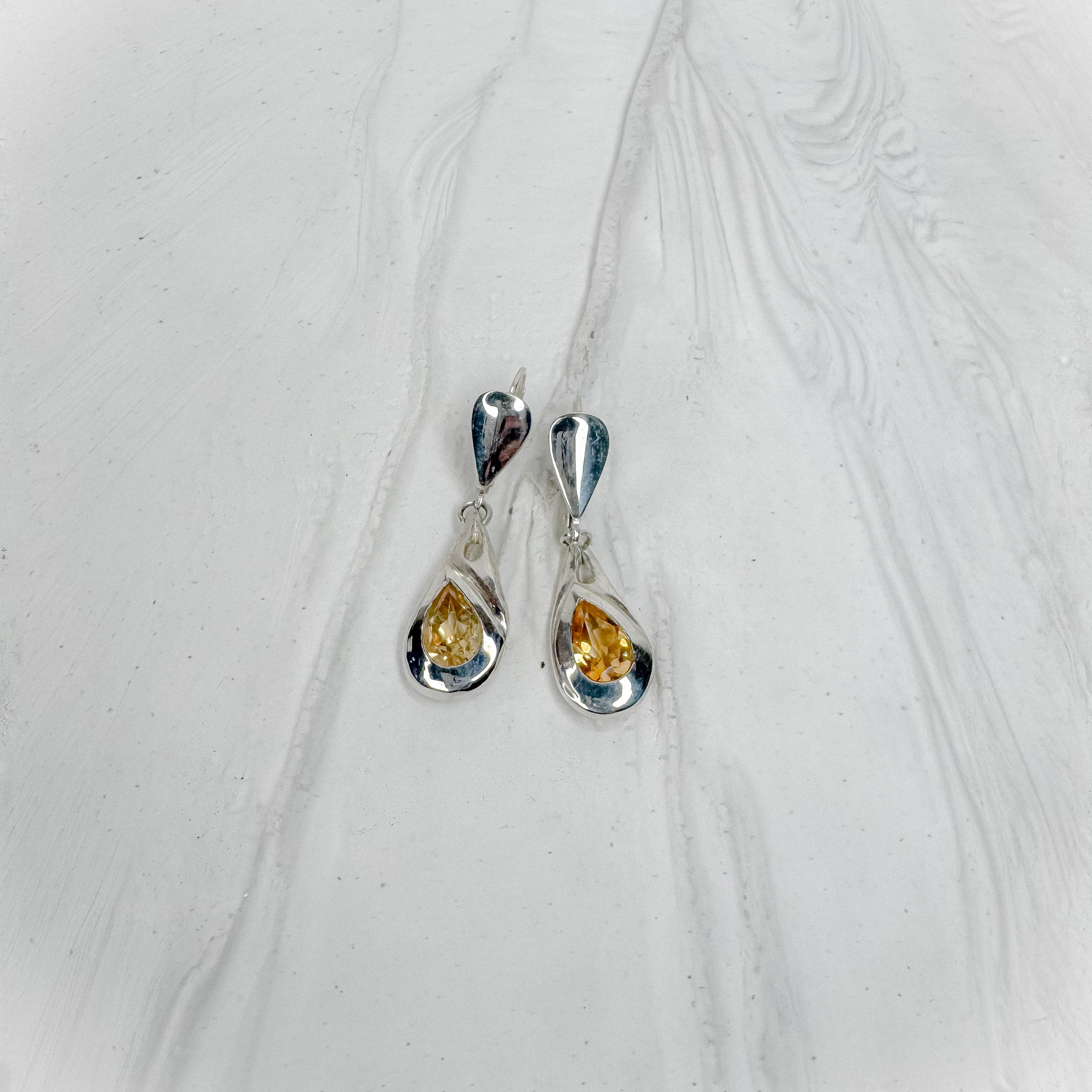 Free-Hand Cat Eye Earrings Set