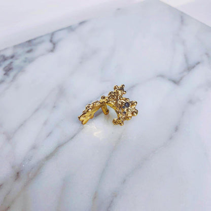 The Flower Mantis W/ Black Diamonds