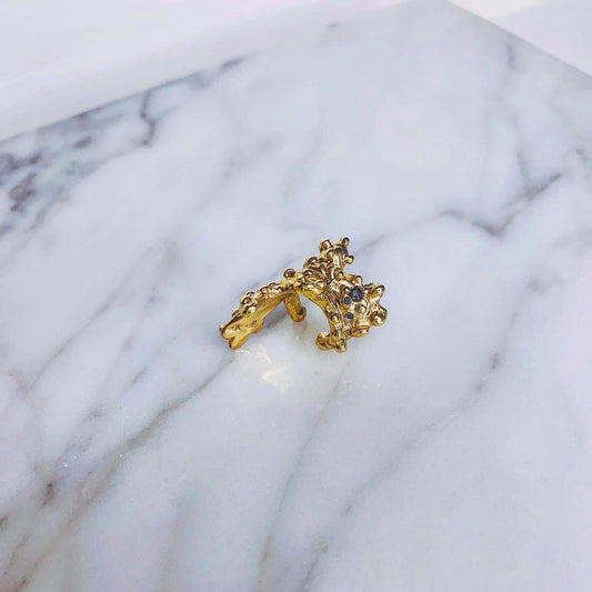 The Flower Mantis W/ Black Diamonds